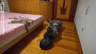 【我的媳妇】一只紧缚的大蛇精被驷马放置、无休止的挣扎、时不时还要被子夕和电击、最后被折磨的精疲力尽