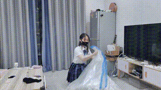 海砂弄坏手办的少女假扮成jk情qu娃娃快递给主人后，sp塞入玩具启动成人模式