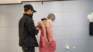 【一绳所爱】孟芳极紧直臂弯腰悬吊,痛苦的哀嚎