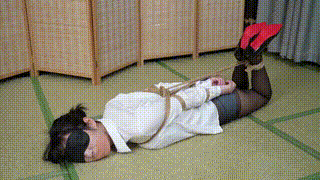 【象人原创】嗷嗷白色长袖衬衣黑色长裤裤里肉丝,黑丝驷马捆绑!